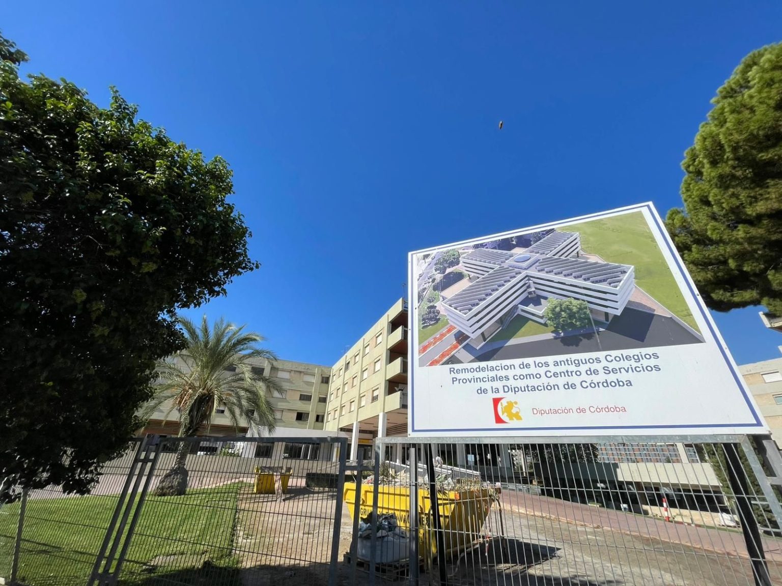 proyecto de remodelación del centro en plounéventer, mejorando espacios para una comunidad más moderna y funcional.